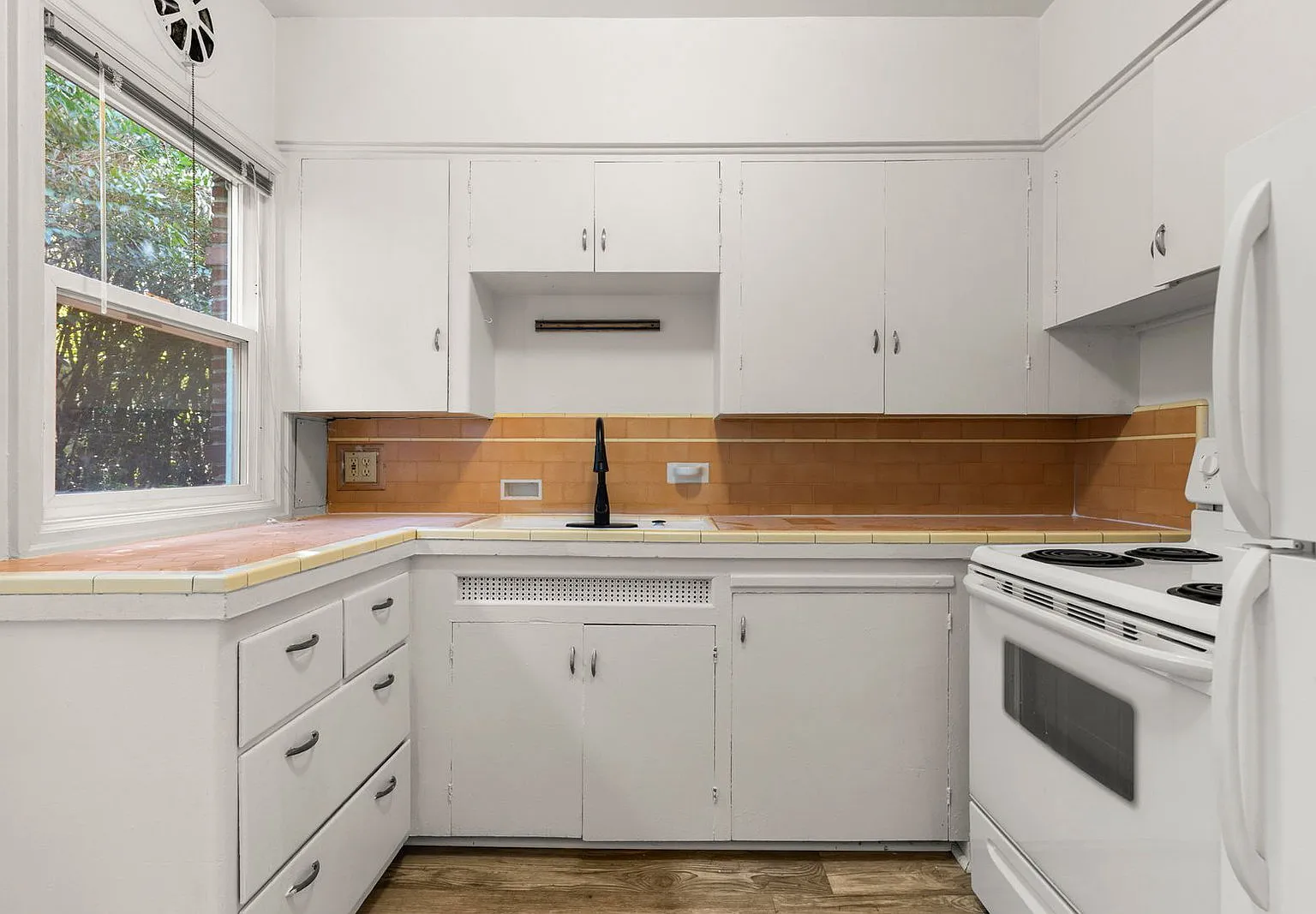 1 bed, 1.0 bath, 800 sqft, $1,750 — Photo 2