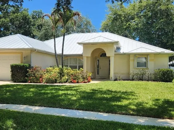 8253 Sandpine Cir, Port Saint Lucie, FL 34952