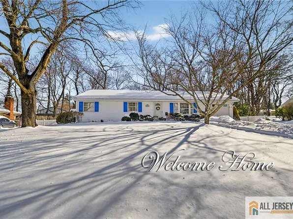 22 Sturgis Rd, Kendall Park, NJ 08824