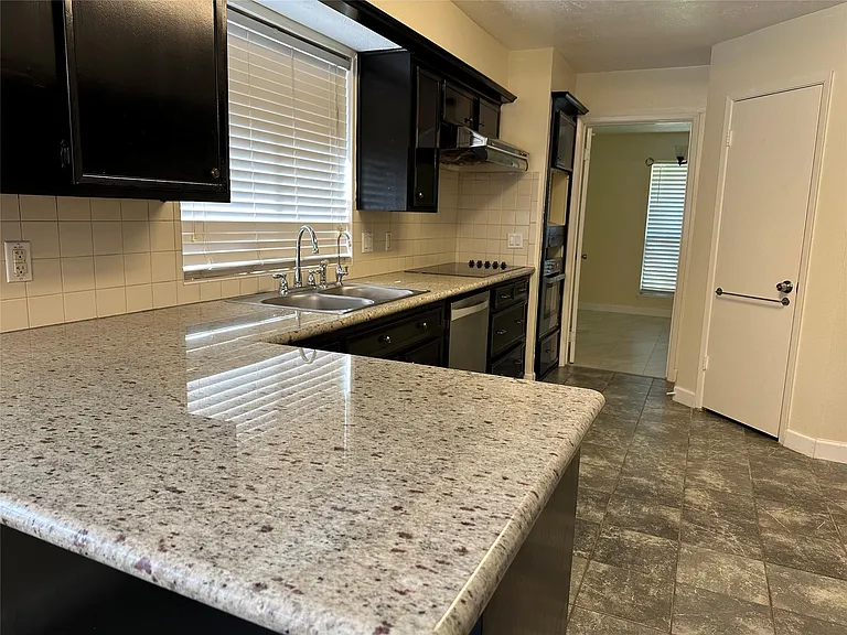 2826 Green Fields Dr — Photo 18