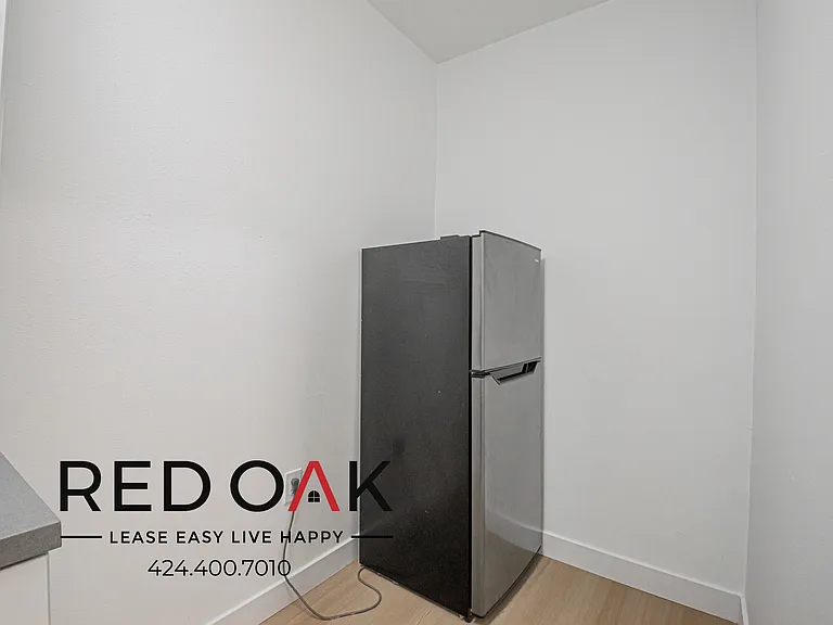 719 N Heliotrope Dr #307 — Photo 8