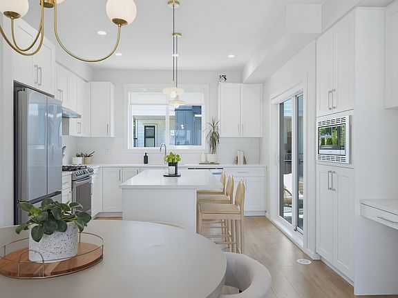 3rd image of 1871 165a St #8