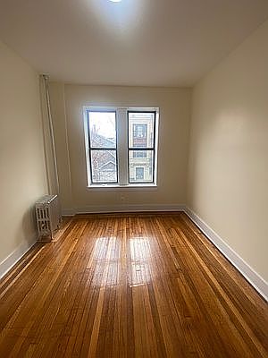 3rd image of 580 E 22nd St APT 10