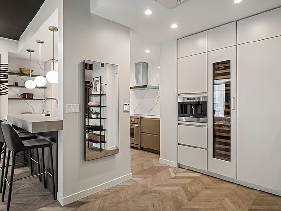 5th image of 98 Union St APT 908