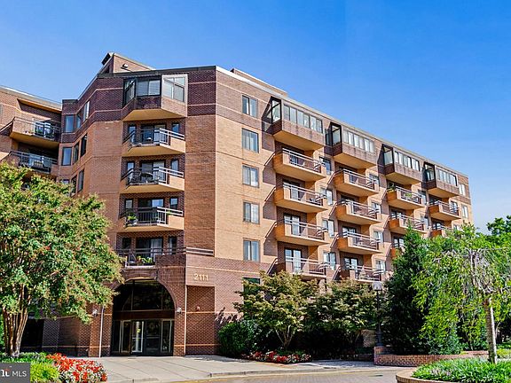 2nd image of 2111 Wisconsin Ave NW #Penthouse 8