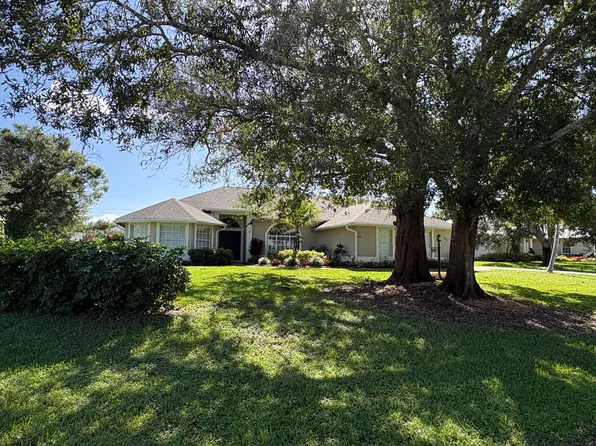 605 Cross Creek Cir, Sebastian, FL 32958