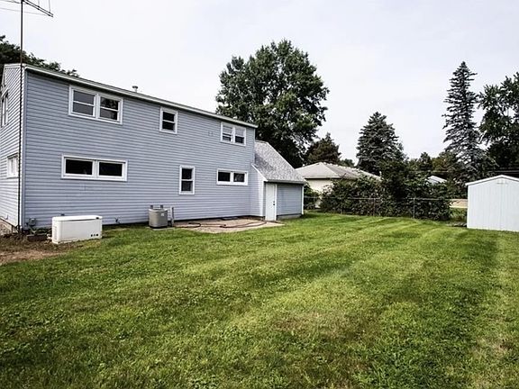 3rd image of 607 Forest Dr