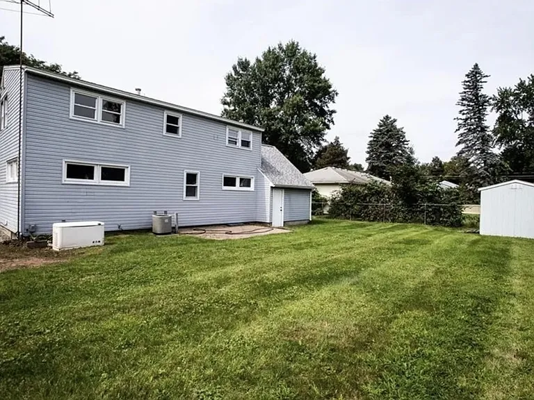 607 Forest Dr — Photo 3