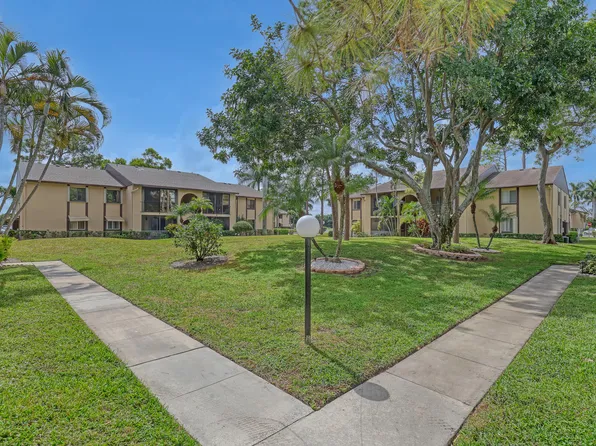 416 Pine Glen Lane #D2, Greenacres, FL 33463