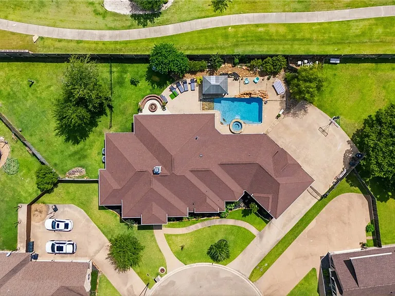2404 Lancaster Ct — Photo 31