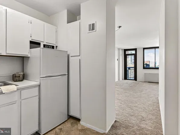 801 N Pitt St APT 521, Alexandria, VA 22314