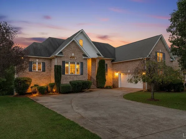 2327 Colby Dr, Forest, VA 24551