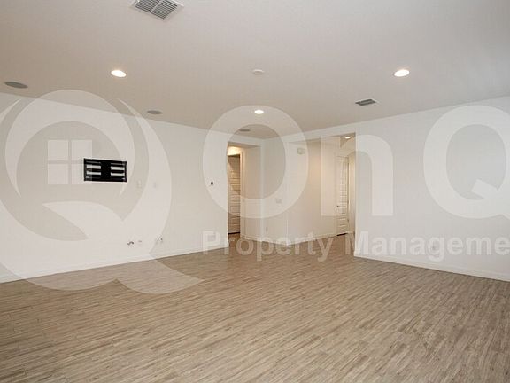 4th image of 1525 W Carmen St