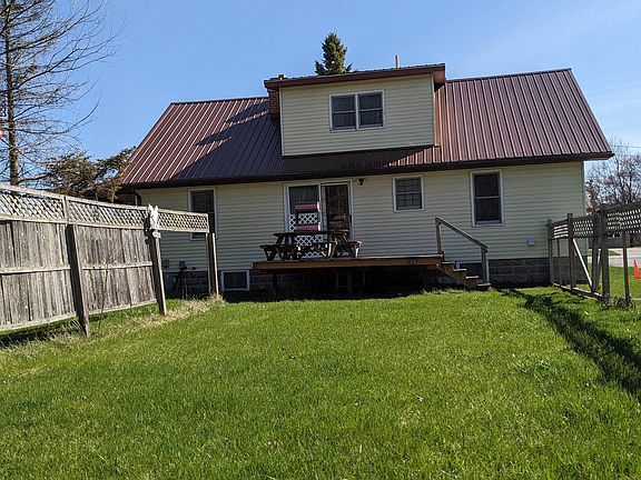 3rd image of 1007 N Huron Rd