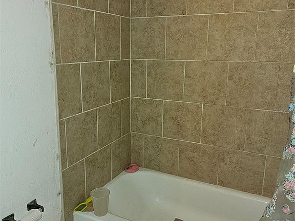 4th image of 4021 Henley Rd #1701