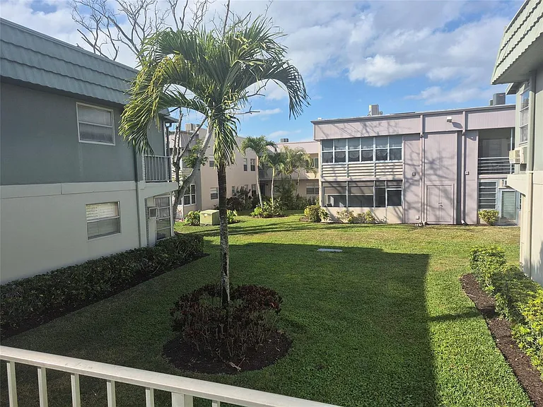 278 Flanders Park #278-F — Photo 3