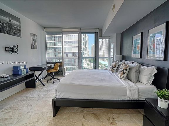 3rd image of 485 Brickell Ave APT 1701