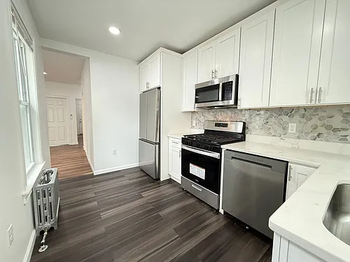 81 Alder St #A Photo 1