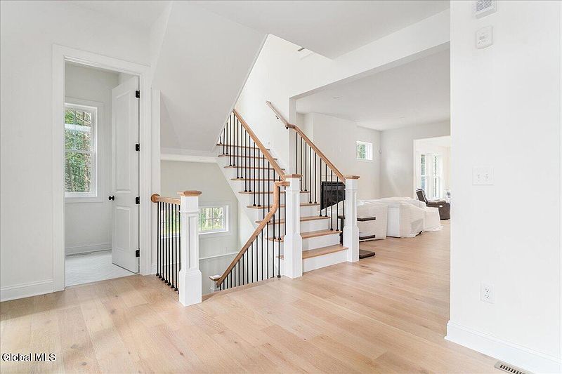 3rd image of 7 Northbrook Drive
