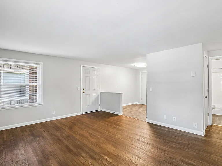 Roberts Park Apartments — Photo 36