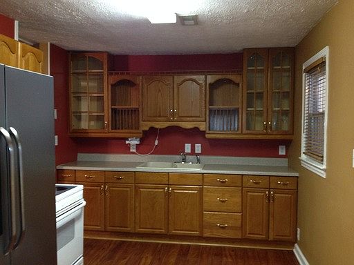 4th image of 604 Akers St
