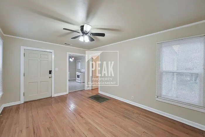 4437 Donnelly Ave — Photo 5