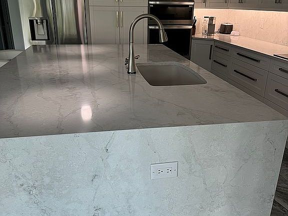 Quartz counter top waterfall