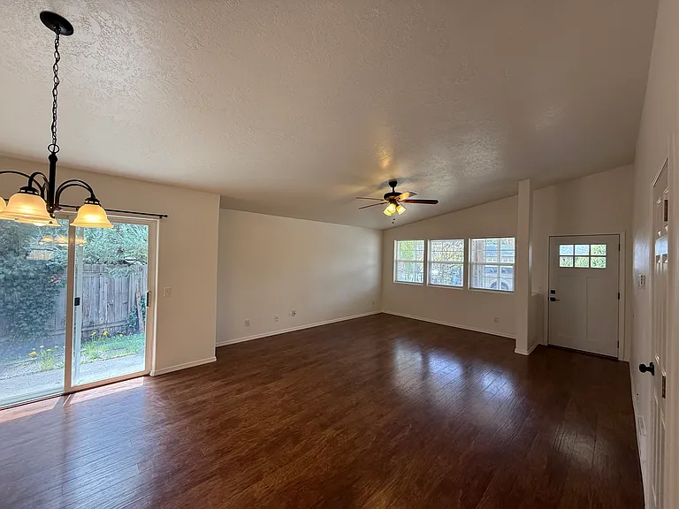 521 SW Forest Grove Dr — Photo 17