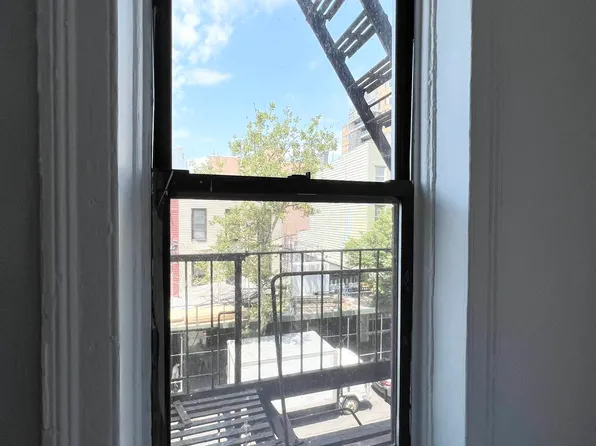 189 Bedford Avenue image 5 of 7