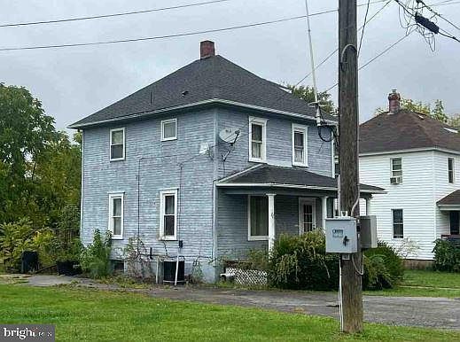 2nd image of 150 Arden St
