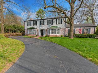 8967 Ladue Rd, Saint Louis, MO 63124