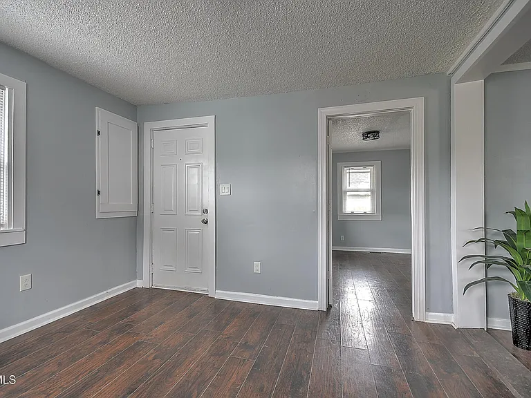 1208 Riverside Ave — Photo 26