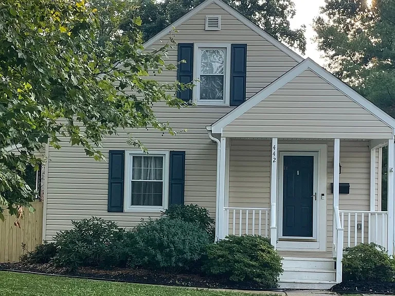 442 Westshire Dr — Photo 2