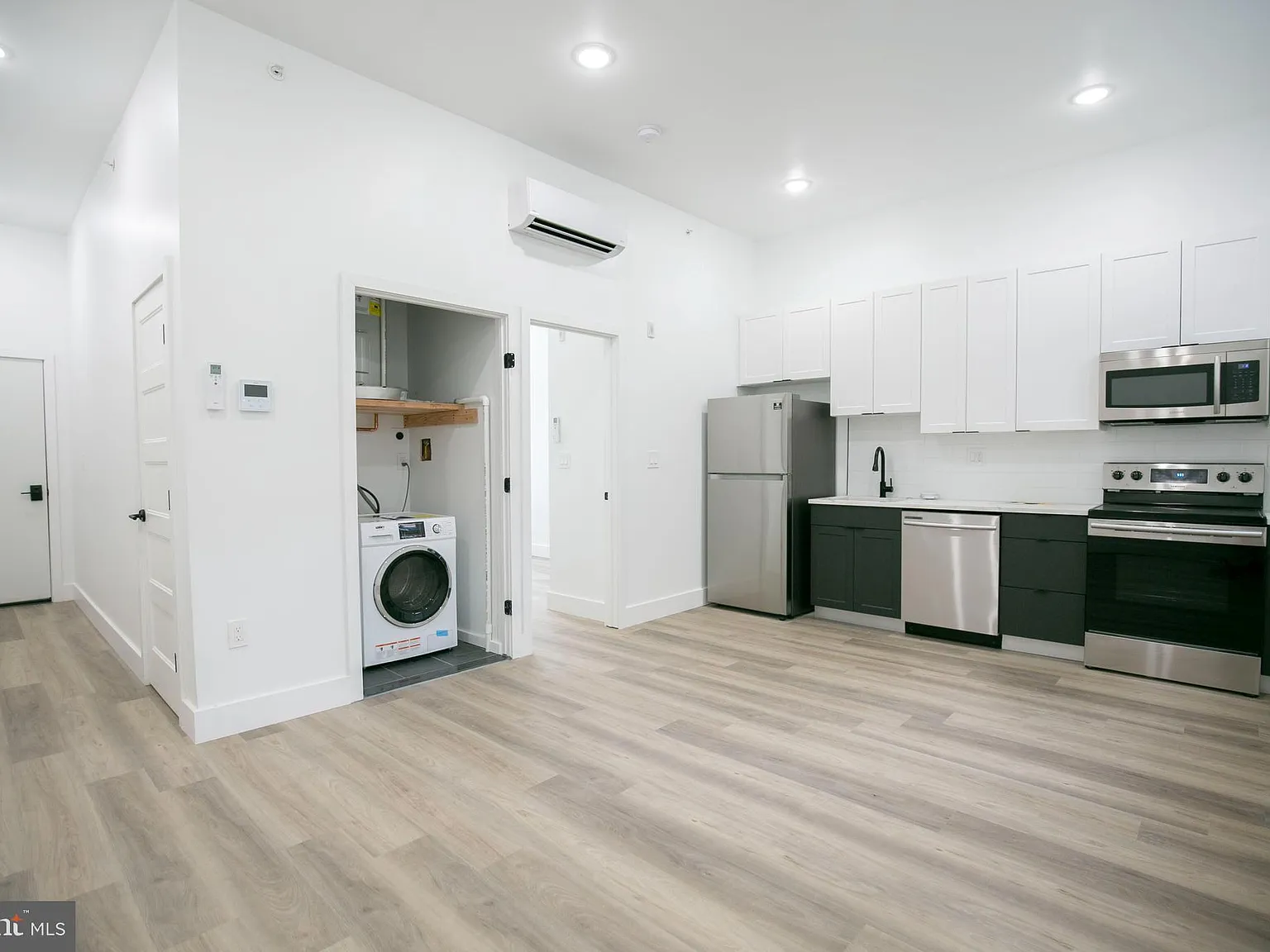 1 bed, 1.0 bath, $1,295 — Photo 4