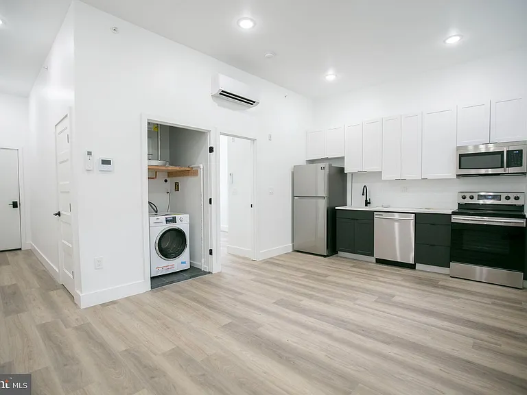 1153 N Front St #3F — Photo 4