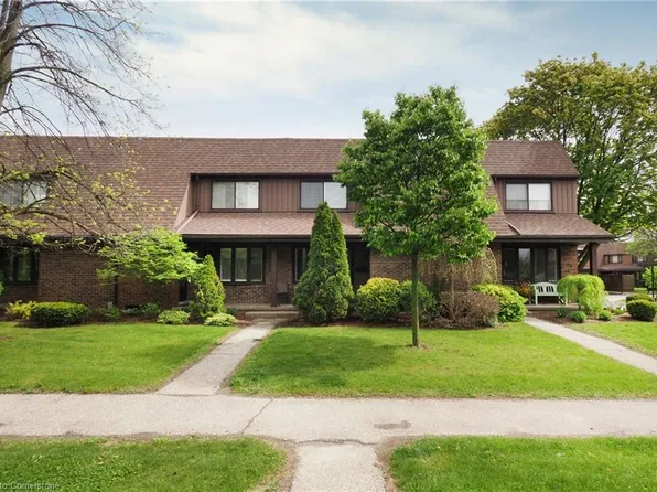 285 Sandowne Dr #33, Waterloo, ON N2K 2C1