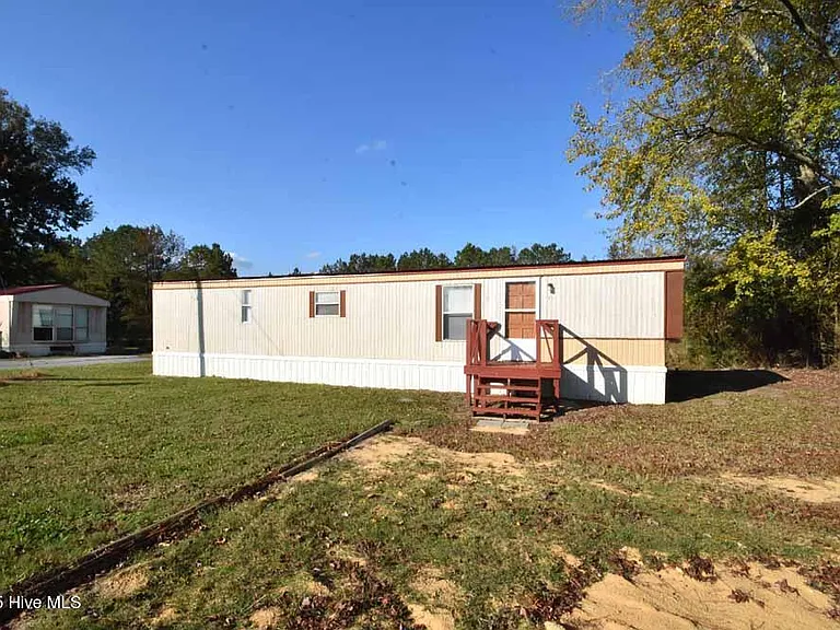 1411 Diamond Ln — Photo 2
