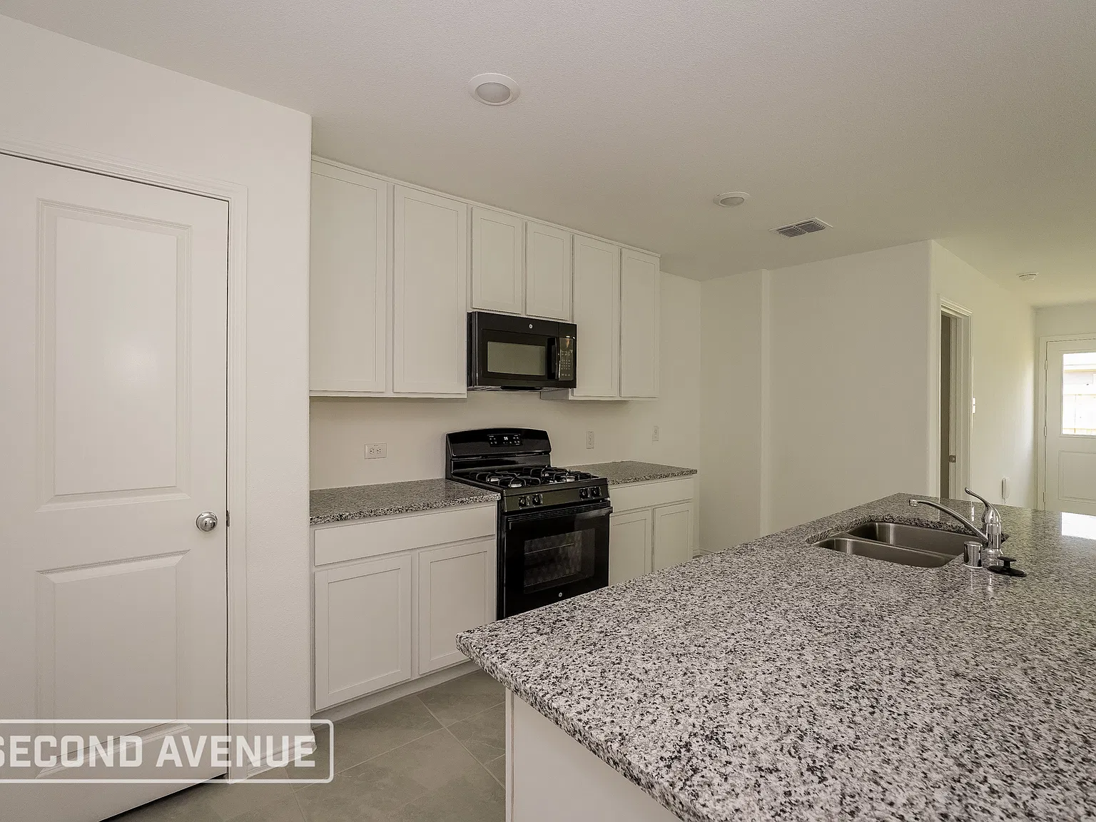 4 bed, 2.0 bath, 1667 sqft, $2,199 — Photo 4