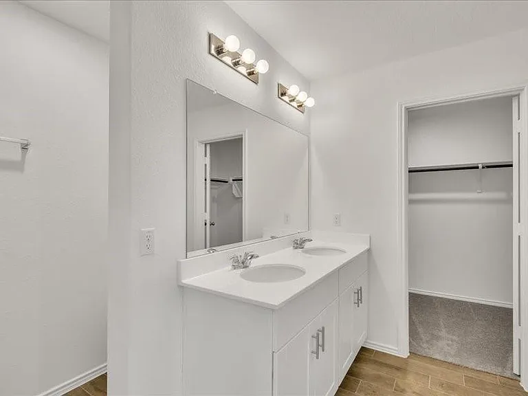 140 Banyon Dr — Photo 35