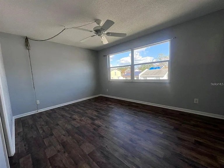 2072 Los Lomas Dr — Photo 10