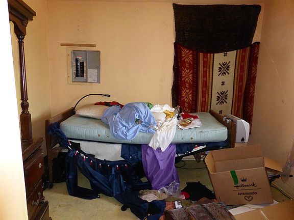 5th image of 10 N Hill St