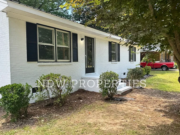 1604 Barnes St — Photo 3