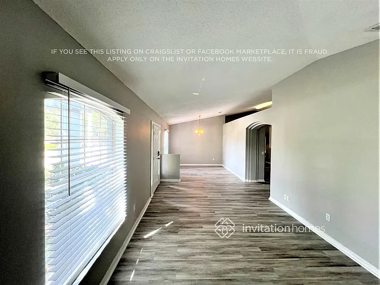 1949 SW Burlington St — Photo 3