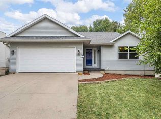 1058 Briar Dr, Iowa City, IA 52240