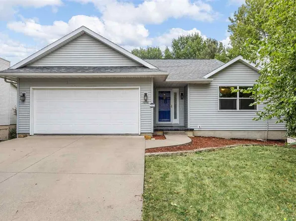 1058 Briar Dr, Iowa City, IA 52240