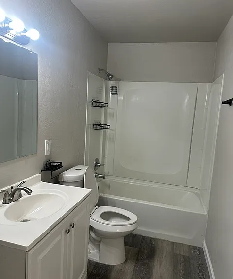 516 W 12th St #2 — Photo 14