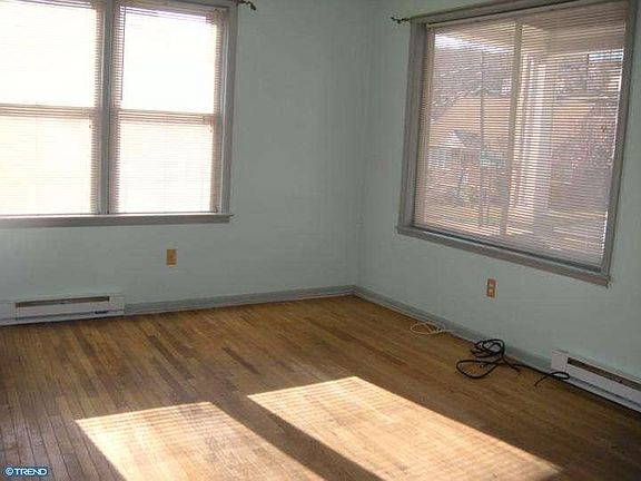 5th image of 416 Charles St