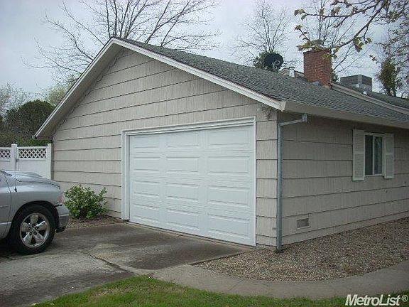 4th image of 2448 Parkwood Dr