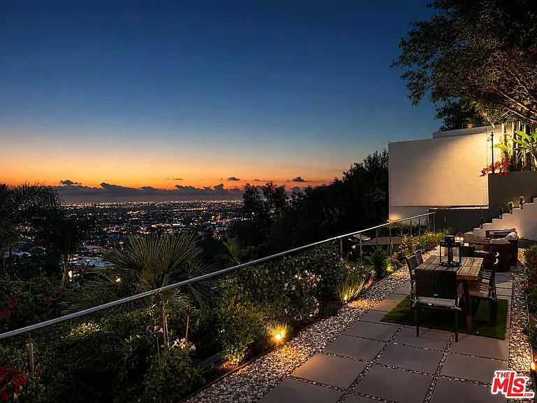 8380 Hollywood Blvd — Photo 35