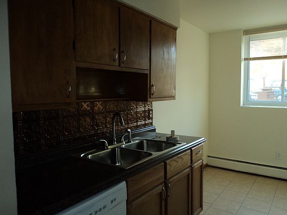 5th image of 1823 Ulysses St NE #1